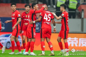 bb体育app-武汉三镇训练开放日，赛后主帅复盘引欢呼，葡超在即，纪律约束更严格-bb体育app